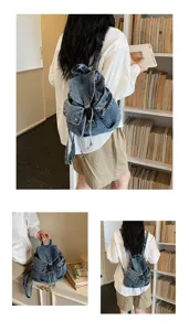 Vue détaillée du sac à dos en denim avec poches pratiques, bretelles solides et tissu résistant.