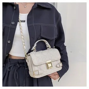 Elegant quilted shoulder bag for women, featuring a chic chain strap and classic design.
