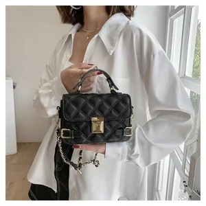 Fashion quilted chain shoulder bag for women, elegant black crossbody handbag with strap.