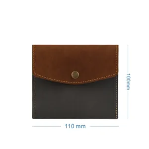 Pochette de masque bicolore en cuir PU avec bouton-pression et dimensions claires pour rangement.
