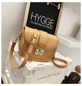 Women vintage saddle bag stylish PU leather crossbody shoulder bag with metal lock.