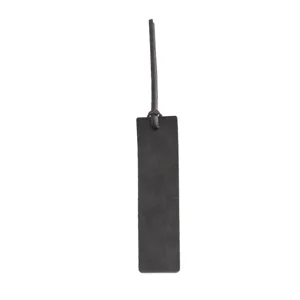 Schwarzes Lederlesezeichen im minimalistischen Retro-Stil mit Kordel zum Aufhaengen und Drucken.