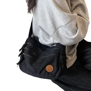 Lässige Damen Umhängetasche aus Canvas, Multi-Taschen Schultertasche, praktischer Alltags-Begleiter.