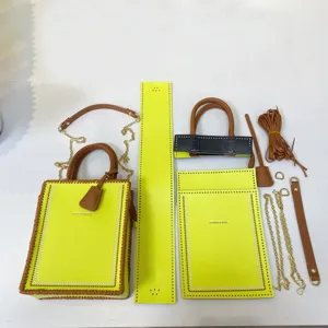 Kit υλικών για DIY δερμάτινη τσάντα ώμου χειροποίητη με χερούλια και διάτρητα πάνελ.