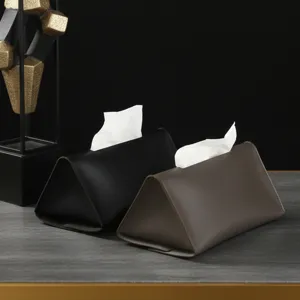 Portafazzoletti triangolare in pelle per auto e casa, organizer moderno ed elegante.