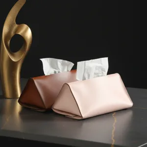 Scatola per fazzoletti triangolare in pelle per auto e casa, elegante supporto per scrivania.