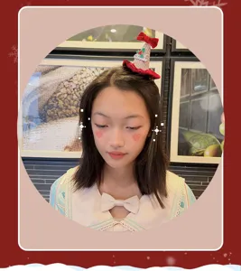 Christmas mini hat hair clip for kids, cute holiday hair accessories and DIY festive costume props.