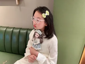 Pince à cheveux nœud en tulle vert pour enfants avec perle, joli accessoire pour fille.