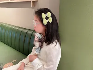 Detail de pinces a cheveux noeud vert en tulle avec couronne, accessoire coreen pour enfants.