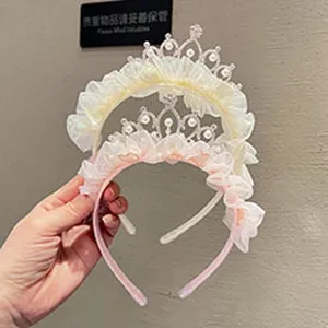 Prinzessin Kronen Haarreif Detailansicht, schönes Rüschen Design mit Perlen für Mädchen.