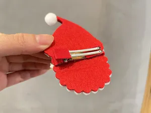 Christmas hat hair clip kids cute holiday duckbill clip festive hair accessories detail