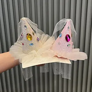 Prinzessin Party Kegelhut Haarschmuck mit Netzschleier und bunten Strasssteinen.
