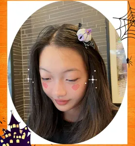 Dettaglio molletta per capelli pipistrello zucca di Halloween, accessorio carino.