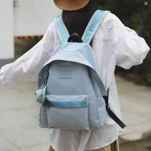 Leichter blauer Reise-Rucksack, große Kapazität lässige Pendler-Schultasche für den Alltag.