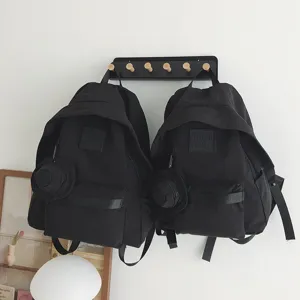 Stylischer schwarzer Canvas-Rucksack mit Fronttasche und Mini-Tasche für den Alltag.
