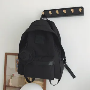 Schwarzer minimalistischer Reise-Rucksack, große Kapazität, Laptop-Schultasche, Detailansicht.