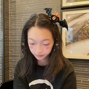Molla per capelli a forma di pipistrello di Halloween con design di occhi per festa spaventosa.