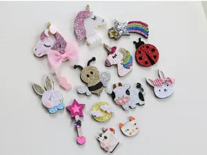 Süße Cartoon Glitzer Haarspitzen und DIY Patches Details, bunte Einhorn Hasen Stile.