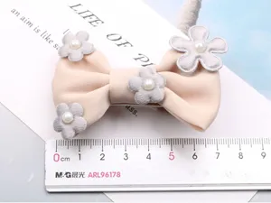Süße Stoff Schleife Haarklammer mit Perlenblume, süßes Prinzessin Haaraccessoire für Kinder.