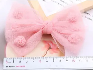 Graziosa molletta per capelli con fiocco in tulle rosa per ragazze con brillantini e pon-pon.