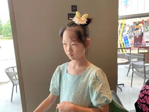 Süße koreanische Mädchen Haarklammer mit Mesh Hasenohren, ideal für Prinzessinnen Styling und Fotos.