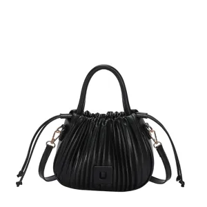 Schwarze plissierte Eimerhandtasche für Damen, stylische Kordelzug Umhängetasche.