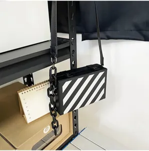 Sac à bandoulière boîte tendance rayé noir et blanc pour homme et femme style tendance chic