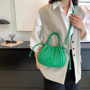 Elegante grüne Plissee Umhängetasche für Damen, modische trendige Handtasche mit Knoten Griff.