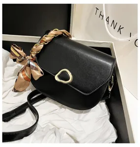 Schwarze Damen Satteltasche mit elegantem Seidentuch und Metallverschluss, Umhängetasche.