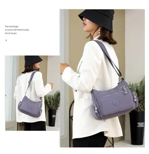 Mehrfache Taschen Nylon Umhängetasche für Damen, große graue Schultertasche Detailansicht.