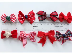 Detailansicht süßer roter Baby Haarklammern, Mini Schleifen Design, weich und haarschonend.