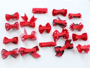 Sortiertes Set roter Baby-Haarspangen mit süßen Schleifen und stoffummantelten Clips für Babys.