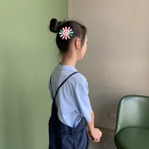 Niedliche bunte lächelnde Sonnenblume Haarklammer für Kinder, süßes Blumen Haaraccessoire.