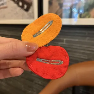 Süße handgefertigte Filz BB Haarklammern für Babymädchen, rotes und oranges Haarschmuckset.