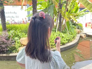 Bezaubernde bunte Blumen-Haarspange für Kinder, ideal für den Alltag und DIY-Haarstyling.