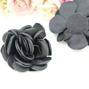 Schwarze handgemachte Stoffrosen DIY Bekleidungszubehör für Haarschmuck und Hochzeitsdeko.