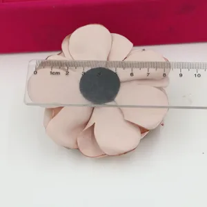Handgemachte große Stoffblume DIY Brautstrauß Hochzeits-Haaraccessoire rosa Farbe Detail