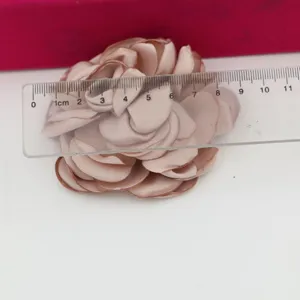 Handgemachte Stoff Rosenblüte DIY Kleidung Zubehör mehrschichtige Blumen Bastelmaterial Dekor