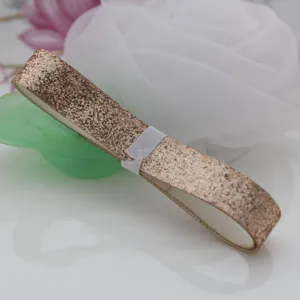 DIY ελαστική κορδέλα με γκλίτερ για χειροποίητα αξεσουάρ μαλλιών και δημιουργικές κατασκευές.