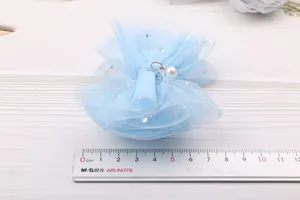 Fiocco in tulle azzurro con paillettes accessorio per capelli fai da te fermaglio decorazione dettaglio
