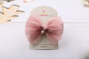 Molla per capelli con fiocco in tulle e paillettes e ciondolo di perla, accessorio carino.