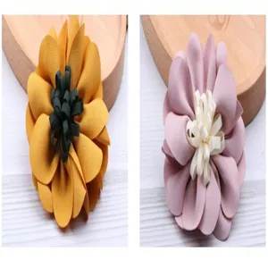 Handgemachte Stoffblumen DIY Accessoires Details mit mehrschichtigen Blütenblättern für Haarspangen.