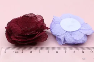 Stoffblumen DIY Zubehör Detail, Bastelmaterial für Haarklammern und Schuhe Dekoration.