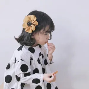 Süße handgefertigte gelbe Blumen-Haarspange für Mädchen, tolles koreanisches Haaraccessoire.