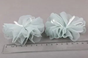 Accesorio artesanal flor de tela malla verde claro adorno de pelo DIY vista detallada regla