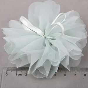 Flor de tela de malla verde claro lazo accesorio de pelo DIY detalle vista cerca