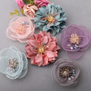Handgemachte Kristallblumen Details, DIY Zubehör und Netzmaterialien für Handarbeiten.