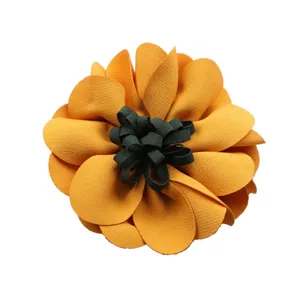 DIY Stoffblumen Haarschmuck, handgemachte gelbe Blumenapplikation für Schuhe, Hüte und Kleidung.