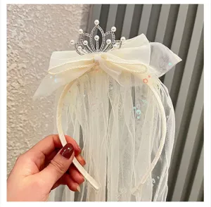 Serre-tête voile blanc princesse avec couronne de perles et nœud pour fête d'enfants.