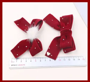 Fermaglio per capelli con fiocco in velluto rosso per ragazze, accessorio invernale carino.